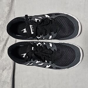 NWOT Nike Free Run 2 Womens, Sz 8, Black white and gray